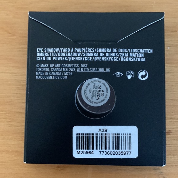 Mac black eyeshadow - Picture 2 of 2